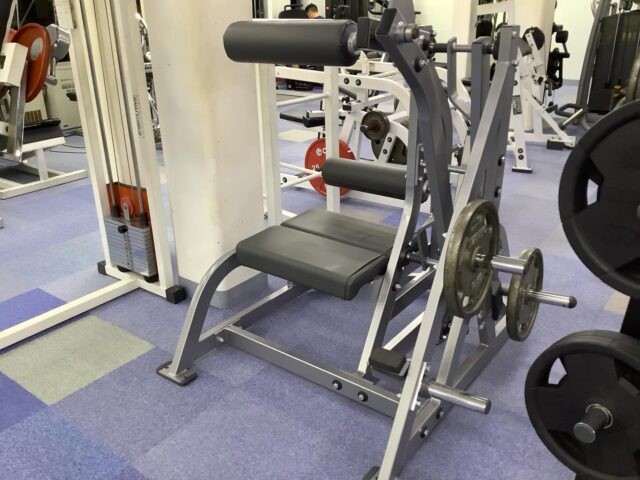 明けましておめでとうございます🎍
本年もどうぞよろしくお願いいたします🙇新年が明けてもう1週間以上経ち通常の生活に戻っていることと思います😌
今年の目標を皆さんは立てられましたか?
目標の一つとして健康な身体💪🏼人生を楽しめる身体づくりを入れてくださいね😉
そのお手伝いをフィットネスジムWinでさせてください♫さて昨年に引き続きニューマシンシリーズ第5弾‼️
「ノルディックハムストリングカール」をご紹介します😃その名の通りハムストリング(太ももの裏の筋肉)を鍛えるマシンです!
動きとしては遊具のように楽しいのですが、筋肉的にはよく効きます😖
是非一度乗ってみて❣️と言いたくなるマシンです新年になってお問合せやご入会が増えています♪
今年も頑張ってまいりましょう‼️#フィットネスジム#筋トレ#ボディビル#ヒップホップ#エアロビクス