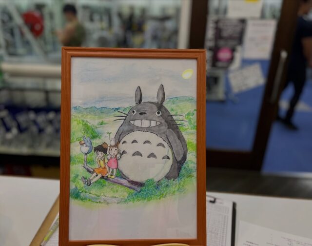 今日も多くの方が筋活されてます！
暖かくなってきたから、本格エンジン始動！ですかね(^｡^)レッツ筋活！！
春が来る前にスタートしませんか？こちらの絵は、メンバーさんが書いて飾ってくださってます。
トトロ、かわゆいです〜😍#フィットネスジム#筋トレ#ボディビル#ヒップホップ#エアロビクス#ステップ#キッズダンス#ジャズダンス#ヨガ#ピラティス#タンニング#スカッシュ#バスケット#フィットネスジムWIN#広島県#福山市ジム#ダンスレッスン#ヨガレッスン＃ピラティス福山#筋トレ女子#ダイエット#diet#自重トレーニング#筋トレ好きと繋がりたい#筋トレ初心者 #マシンジム#フリーウエイト#ウェイトトレーニング#福山市ダイエット