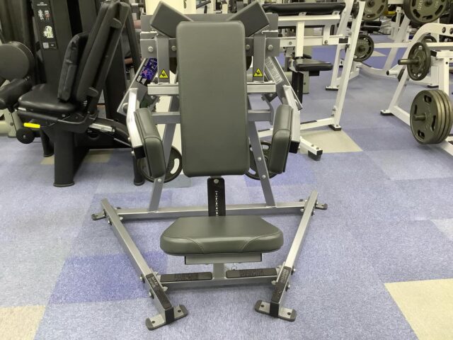 会費がとっても安いフィットネスジムWinです💪🏼
暖かい日があったり、寒い日があったりと毎日気温の変化があって着る服に困ってしまう今日この頃です🍂ニューマシン紹介第3弾‼️ハンマーラテラルレイズです🤗肩(三角筋横部)の種目です❗️
同じようなマシンでデルトマシンもありますが、新しいこのマシンが大人気です♫年末年始にかけて外食が増えるシーズンですね🍺🍗🍕🥂
食べたら動く❗️食べるために動く‼️を心がけたいですね😉#フィットネスジム#筋トレ#ボディビル#ヒップホップ#エアロビクス#ステップ#キッズダンス#ジャズダンス#ヨガ#ピラティス#タンニング#スカッシュ#バスケット#フィットネスジムWIN#広島県#福山市ジム#ダンスレッスン#ヨガレッスン#筋トレ女子#ダイエット#diet#自重トレーニング#筋トレ好きと繋がりたい#筋トレ初心者 #マシンジム#フリーウエイト#ウェイトトレーニング#福山市ダイエット